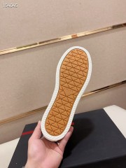プラダ カジュアルシューズ 新作 本革 新品同様超美品 通販＆送料込 運動靴 男性用 PRA079