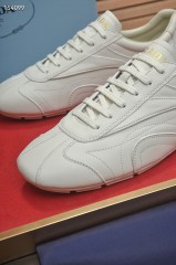 プラダ カジュアルシューズ 新作 本革 新品同様超美品 通販＆送料込 運動靴 男性用 PRA070