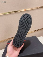 プラダ カジュアルシューズ 新作 本革 新品同様超美品 通販＆送料込 運動靴 男性用 PRA085