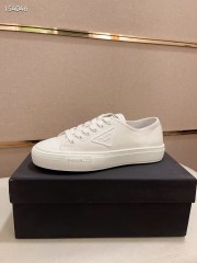 プラダ カジュアルシューズ 新作 本革 新品同様超美品 通販＆送料込 運動靴 男性用 PRA078