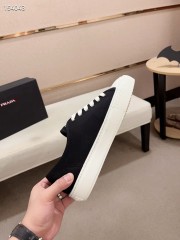 プラダ カジュアルシューズ 新作 本革 新品同様超美品 通販＆送料込 運動靴 男性用 PRA081