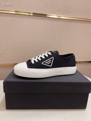 プラダ カジュアルシューズ 新作 本革 新品同様超美品 通販＆送料込 運動靴 男性用 PRA081
