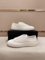 プラダ カジュアルシューズ 新作 本革 新品同様超美品 通販＆送料込 運動靴 男性用 PRA078