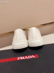 プラダ カジュアルシューズ 新作 本革 新品同様超美品 通販＆送料込 運動靴 男性用 PRA078