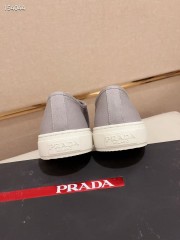 プラダ カジュアルシューズ 新作 本革 新品同様超美品 通販＆送料込 運動靴 男性用 PRA080