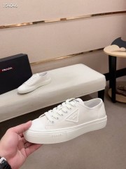 プラダ カジュアルシューズ 新作 本革 新品同様超美品 通販＆送料込 運動靴 男性用 PRA078