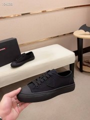 プラダ カジュアルシューズ 新作 本革 新品同様超美品 通販＆送料込 運動靴 男性用 PRA085