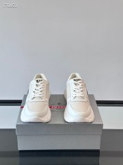 プラダ カジュアルシューズ 新作 本革 新品同様超美品 通販＆送料込 運動靴 男性用 PRA086