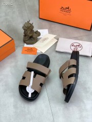Hermes カジュアルシューズ 新作 本革 新品同様超美品 通販＆送料込 運動靴 男女性用 her080